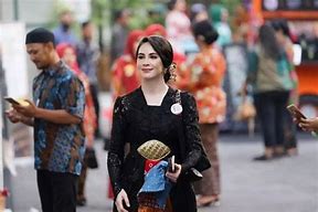 Kebaya Indonesia Di Luar Negeri